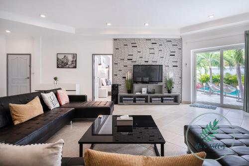 Majestic Residence Pool Villa 4 Bedrooms Private Beach