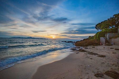 Anb Poolvilla 3br Walk Private Beach In Pratamnak