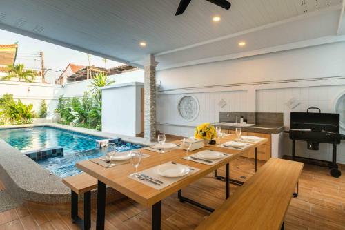 Sabai Pool Villa 12-15 Persons 6br, Sauna, Pool Table, Karaoke, Bbq