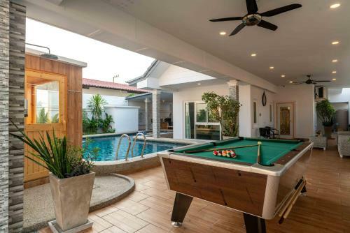 Sabai Pool Villa 12-15 Persons 6br, Sauna, Pool Table, Karaoke, Bbq