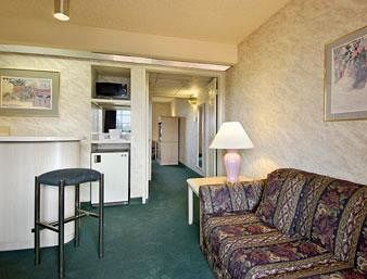 Hotel Ramada Inn And Suites, South El Monte