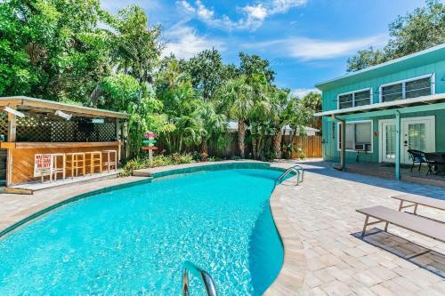 Downtown Dunedin Bb - Rustic Cabin With Pool