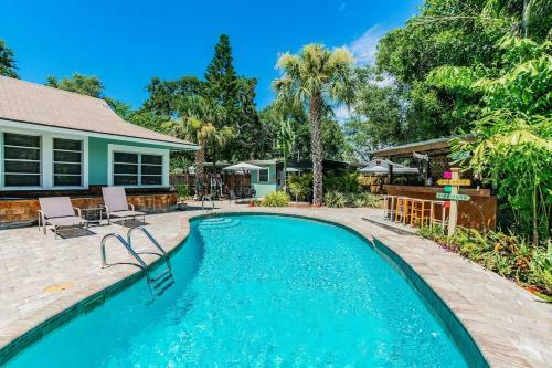 Downtown Dunedin Bb - Rustic Cabin With Pool