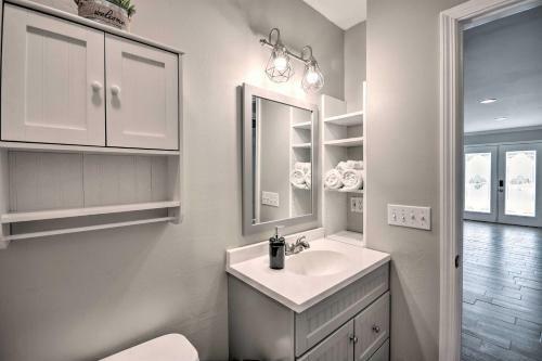 Gulf Breeze Retreat Less Than 4 Mi To Beach Access!