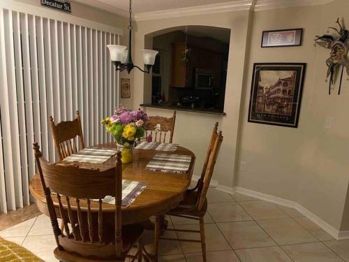 Walk To Spanish Springs Villa - Golf Cart - Pets