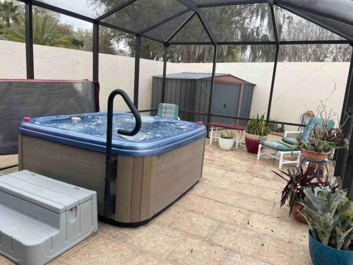 Walk To Spanish Springs Villa - Golf Cart - Pets
