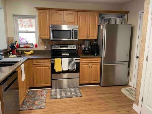 Walk To Spanish Springs Villa - Golf Cart - Pets