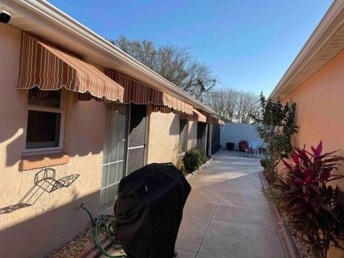 Walk To Spanish Springs Villa - Golf Cart - Pets