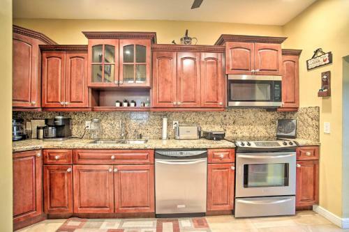 Hollywood Home With Bonus Apt Less Than 2 Mi To Beach!