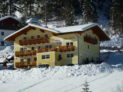 Hostal 4 Mountains Apartments