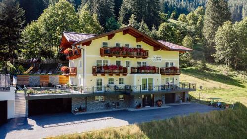 Hostal 4 Mountains Apartments