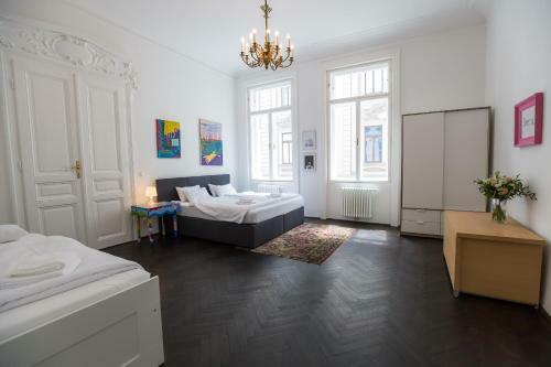 Grand Soho Apartment