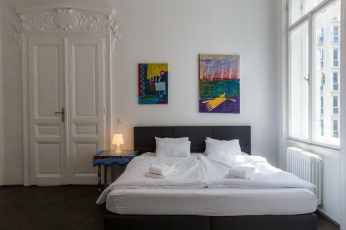 Grand Soho Apartment
