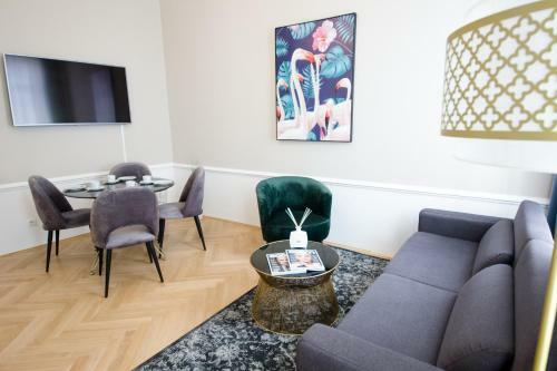 The Flats Apartments - Urania | Contactless Check-in