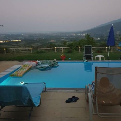 Charming 4-bed House In Pyrgetos