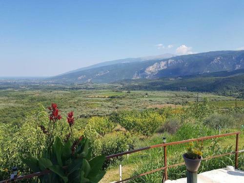Charming 4-bed House In Pyrgetos