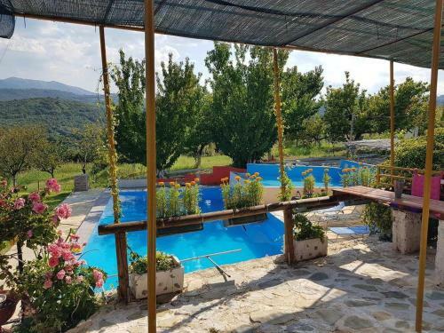 Charming 4-bed House In Pyrgetos
