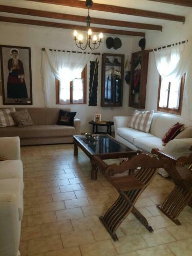 Apartamento Charouda Stone Tower