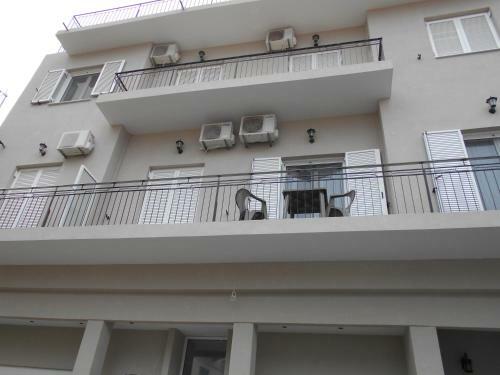 Haris Apartments
