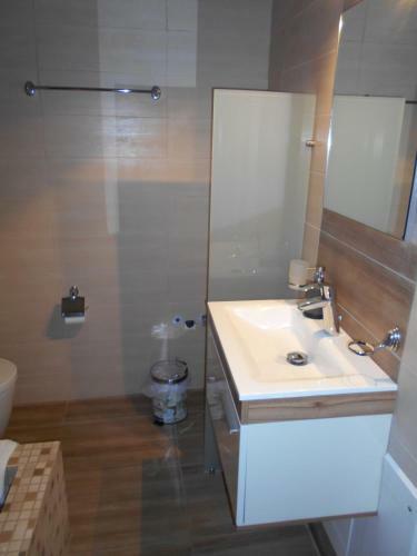 Haris Apartments