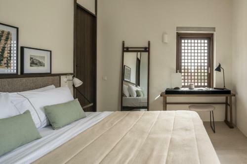 Monolithoi Villas