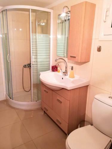 Modern Apartment In Piraeus