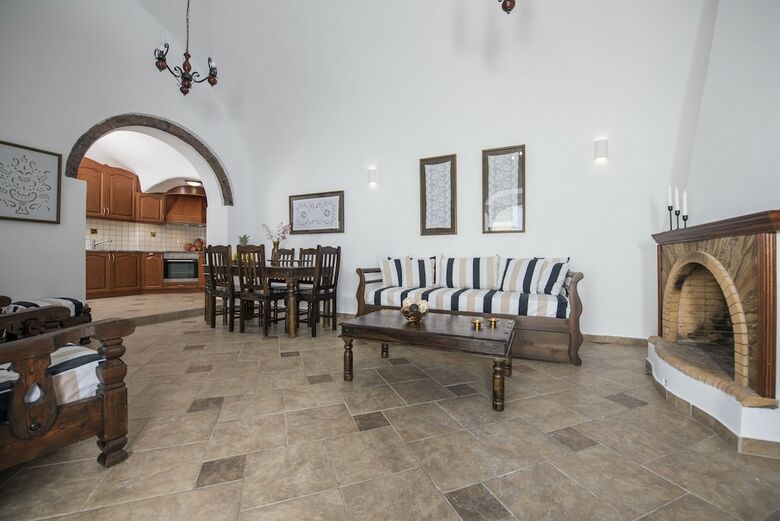 Villa Santorini 180 Degrees