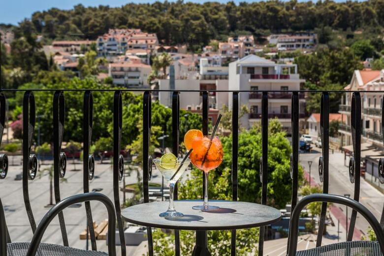 Aenos Hotel