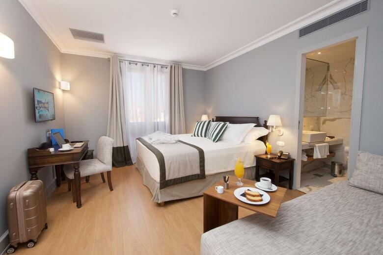 Aenos Hotel