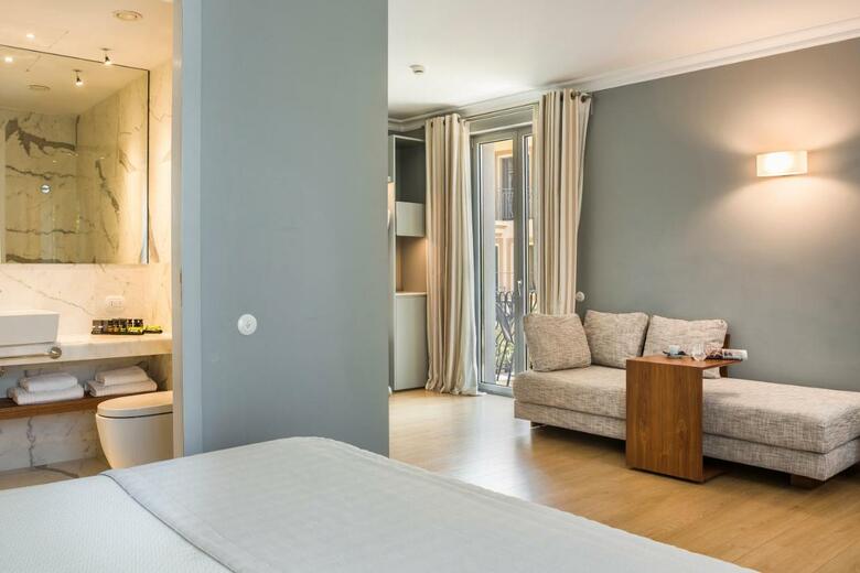 Aenos Hotel