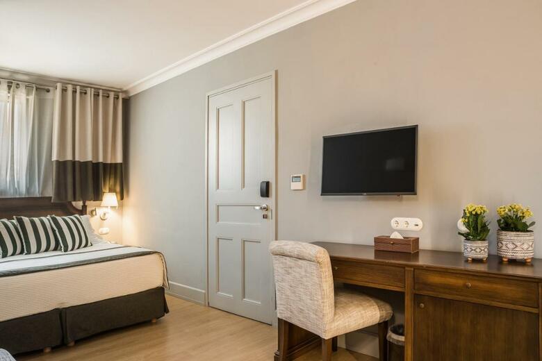 Aenos Hotel