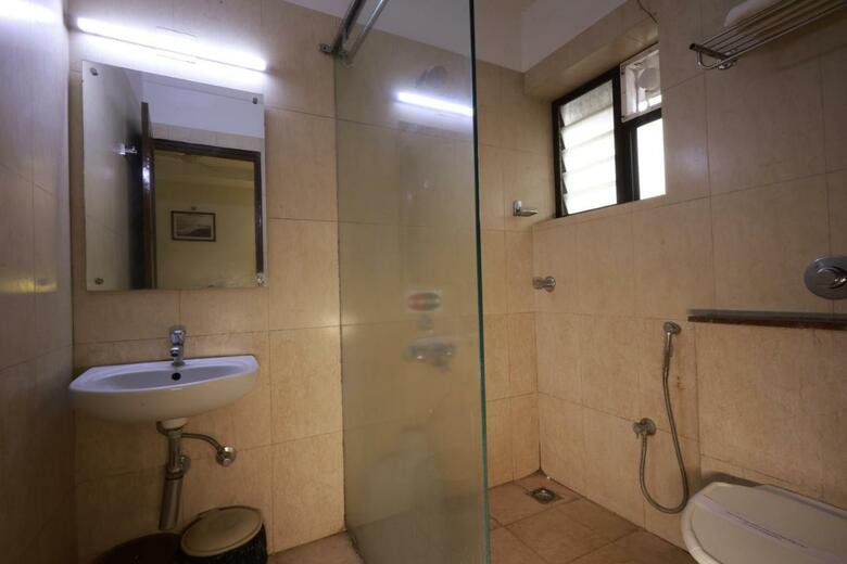 Metro Plaza Hotel