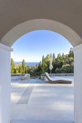 Secluded Lovely Villa Amadeus In Poros