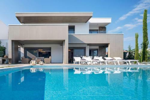 Villa Presidential