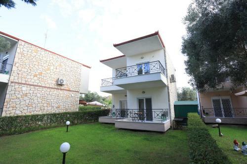 Luxury Villas Polychrono