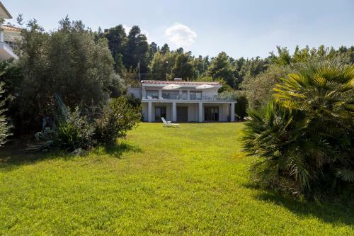Villa Vista - Beachfront, Garden, Amazing Sea View