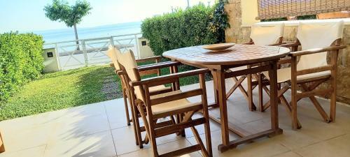 Lovely Maisonette Right In Front Of The Sea