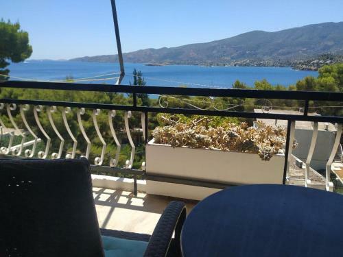 Lions 2 Studios & Apartments, Poros Island.