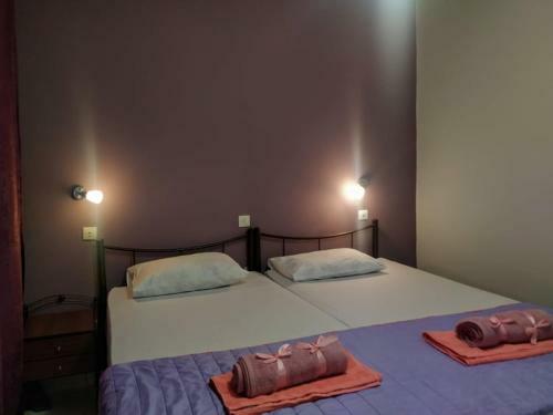 Lions 2 Studios & Apartments, Poros Island.