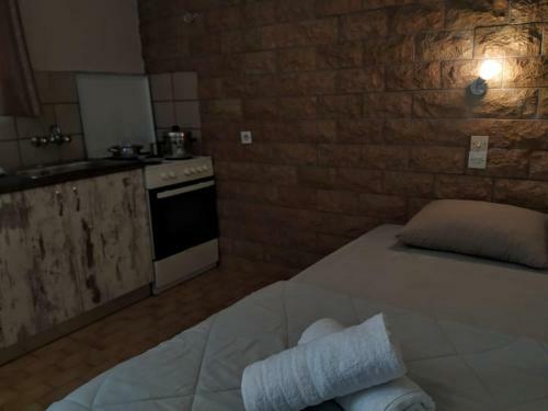 Lions 2 Studios & Apartments, Poros Island.