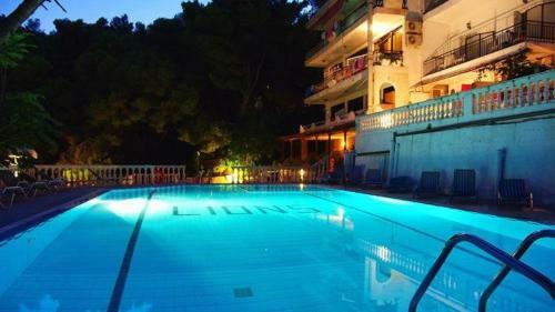 Lions 2 Studios & Apartments, Poros Island.