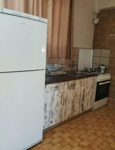 Lions 2 Studios & Apartments, Poros Island.