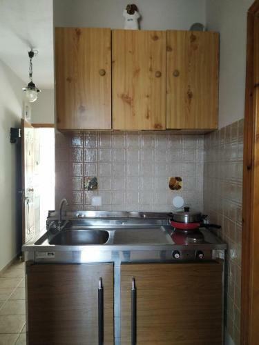 Lions 2 Studios & Apartments, Poros Island.