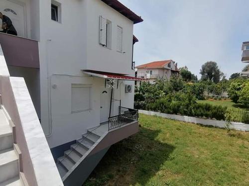 Nikos Psathaki Apartment 2