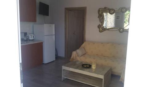 Nikos Psathaki Apartment 2