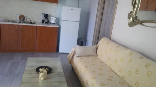 Nikos Psathaki Apartment 2