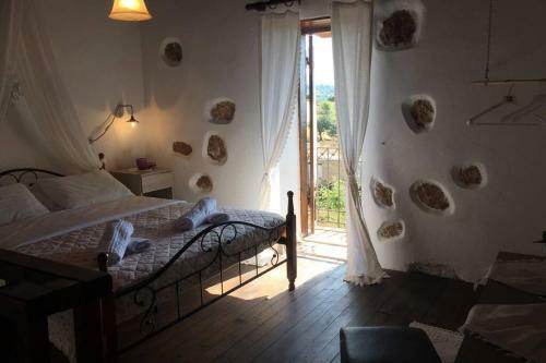 Roupes Stone House