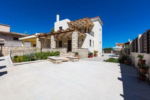 Villa Roustika 4 Seasons