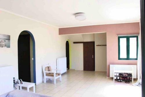 Alexi?s Apartment. 1 Minute Walk To The Beach.