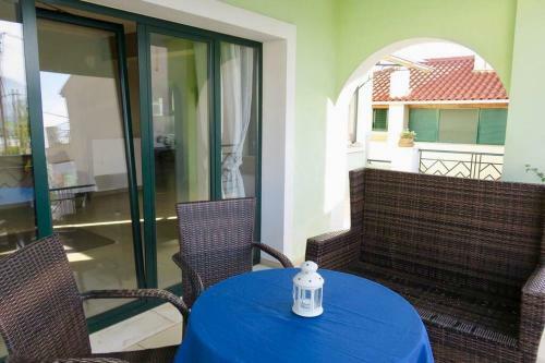 Alexi?s Apartment. 1 Minute Walk To The Beach.